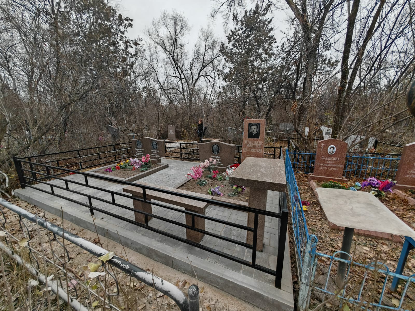 Гробы и саркофаги